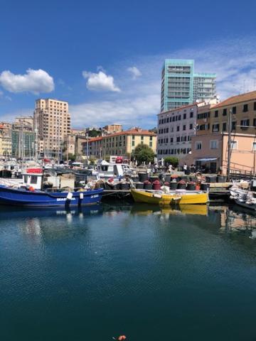 Sabrina'S Relax Fra Mare E Storia Apartment Savona Luaran gambar